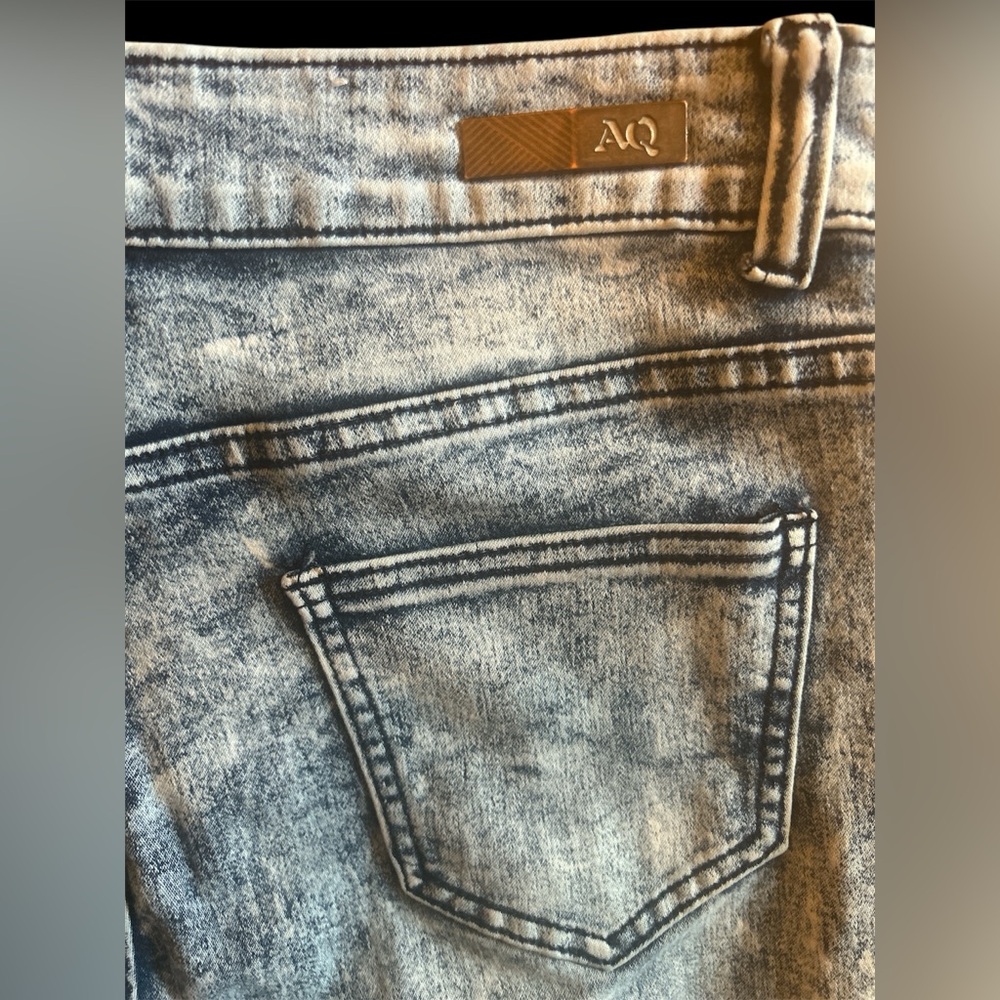 Multi Zipper Acidwash Jeans - Size 9 - Picture 4 of 9